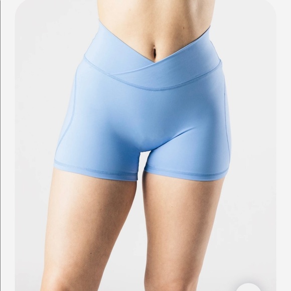 Alphalete Pants - NWT Alphalete Power Short Size Medium